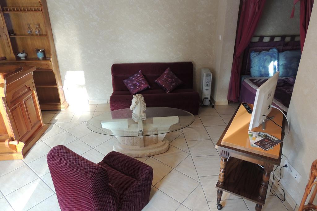 Le Manoir De Goliath Apartment Toutainville Стая снимка
