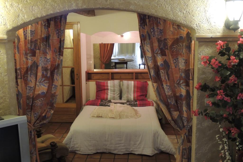 Le Manoir De Goliath Apartment Toutainville Стая снимка
