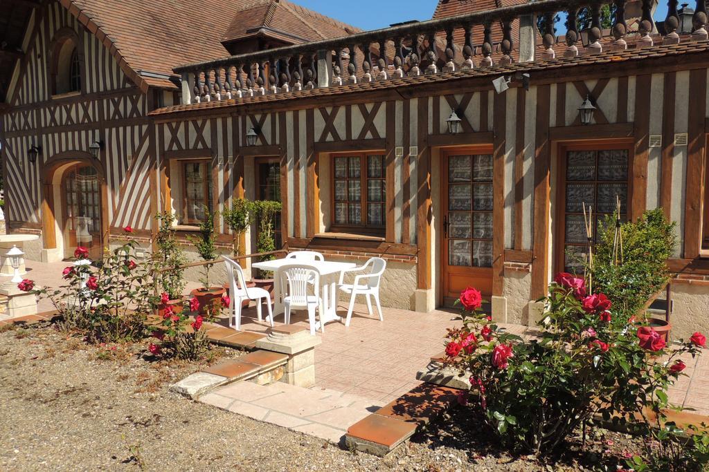 Le Manoir De Goliath Apartment Toutainville Екстериор снимка